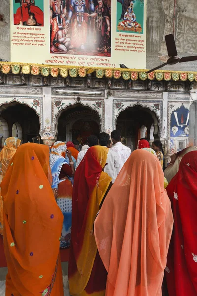 India Rajasthan Jaipur Indian Women Praying Hindu Temple Sisodia Rani — Stock Photo, Image