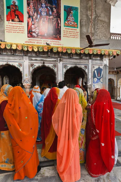 India Rajasthan Jaipur Indian Women Praying Hindu Temple Sisodia Rani — Stock Photo, Image