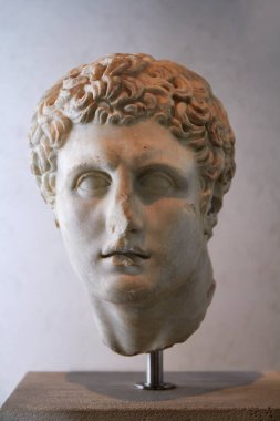 İtalya, Roma, Massimo Sarayı, Roma heykeli (MÖ 138-150))