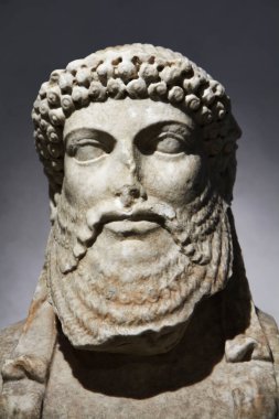 İtalya, Roma, Massimo Sarayı, Roma heykeli, tanrı Hermes 'in Herm' ü (M.Ö. 5. yüzyıl). ), Herm pilasterin bir portreyle sona ermesinden oluşan özel bir heykel türüdür.