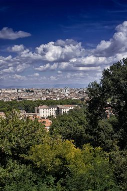 İtalya, Lazio, Roma, Gianicolo Dağı 'ndan şehrin panoramik manzarası   