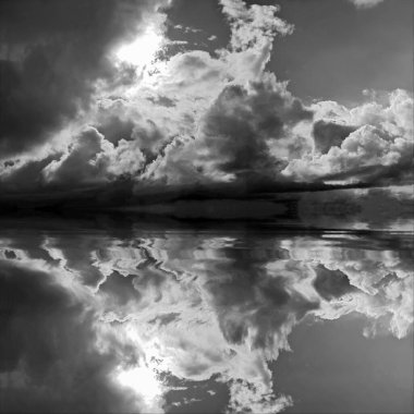 İTALYA, SICILY, Deniz kenarındaki kış bulutları