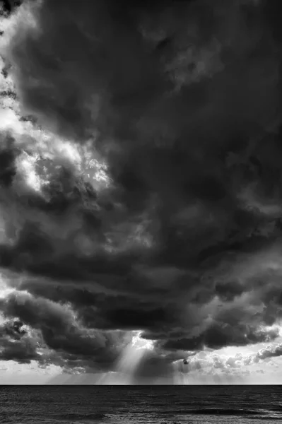 Italien Sizilien Mittelmeer Südküste Dunkle Wolken Himmel — Stockfoto