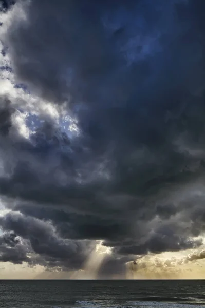 Italie Sicile Mer Méditerranée Côte Sud Nuages Sombres Dans Ciel — Photo