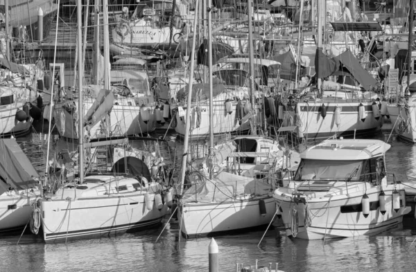 意大利 西西里 地中海 拉古萨海 拉古萨省 2021年4月24日 港口的豪华游艇 Editorial — 图库照片