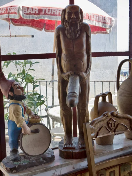 意大利 西西里 Castelmola镇 陶尔米纳 Turrisi酒吧 木雕狮身人像 — 图库照片