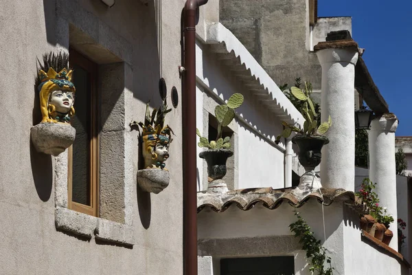 Italy Sicily Castelmola Taormina Old Buildings Ornamental Sicilian Statues Prickly — Stock Photo, Image