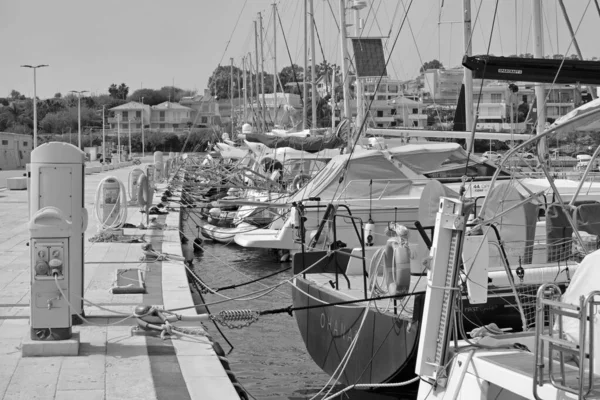 Italien Sicilien Medelhavet Marina Ragusa Ragusaprovinsen April 2021 Lyxjakter Hamnen — Stockfoto