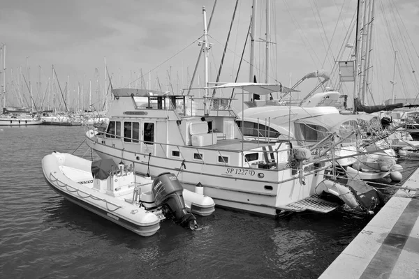 Italien Sicilien Medelhavet Marina Ragusa Ragusaprovinsen April 2021 Lyxjakter Hamnen — Stockfoto