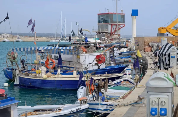 Italië Sicilië Marina Ragusa Provincie Ragusa Lokale Vissersboten Luxe Jachten — Stockfoto