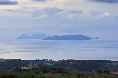 İtalya, Sicilya, Sicilya kıyılarından Aeolian Adaları manzarası