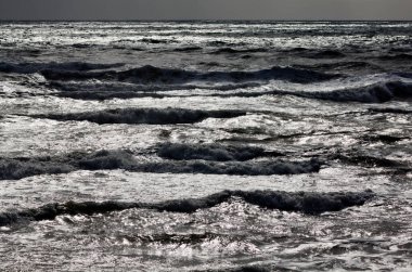 İtalya, Sicilya, Akdeniz, kışın Sicilya kanalında dalgalı deniz