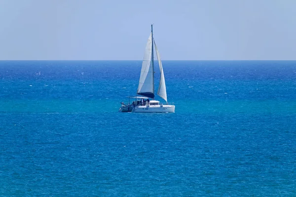 Italien Sizilien Mittelmeer Menschen Auf Einem Segelboot Das Kanal Von — Stockfoto