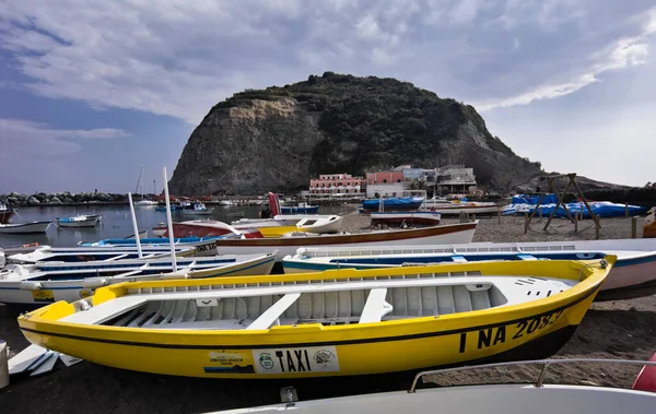 Itálie Kampánie Ostrov Ischia Angelo Rybářské Lodě Výběžku Angelo — Stock fotografie