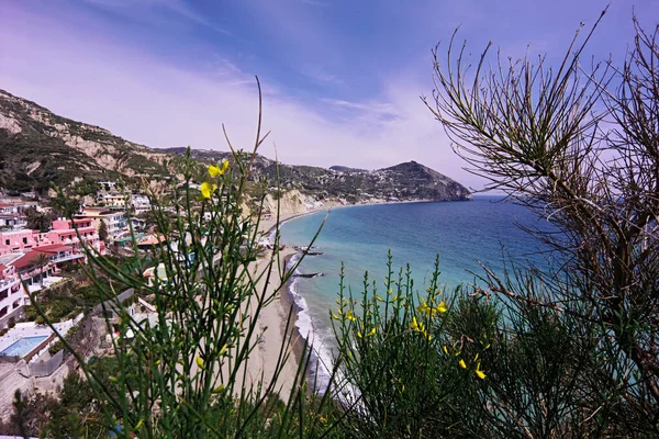 イタリア カンパニア イスキア島 アンジェロ Sのビュー アンジェロビーチ — ストック写真