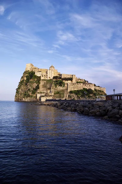 Itálie Kampánie Ostrov Ischia Ischia Ponte Castel Angelo Aragonská Pevnost — Stock fotografie