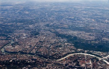 İtalya, Lazio, Roma, şehrin ve Tevere nehrinin hava manzarası
