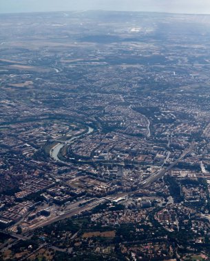 İtalya, Lazio, Roma, şehrin ve Tevere nehrinin hava manzarası