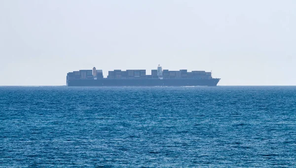 Italië Sicilië Middellandse Zee Vrachtschip Geladen Met Containers — Stockfoto