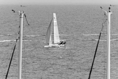 İtalya, Sicilya, Akdeniz, Marina di Ragusa (Ragusa ili); 7 Mayıs 2021, yelkenli yarışı - EDITORIAL