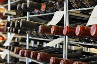 İtalya, Sicilya, Ragusa, şarap mahzeni.