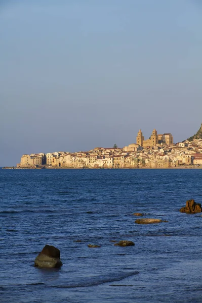 Talya Sicilya Cefalu Gün Batımında Şehir Manzarası — Stok fotoğraf