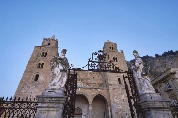 Italië Sicilië Cefalu Uitzicht Kathedraal Duomo Bij Zonsondergang — Stockfoto