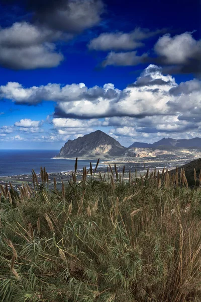 Talya Sicilya Cofano Dağı Manzarası Erice Den Tyrhenian Kıyı Şeridi — Stok fotoğraf