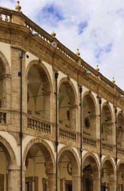 İtalya, Sicilya, Mazara del Vallo (Trapani Eyaleti), Cumhuriyet Meydanı 'nda bir barok saray cephesi