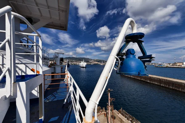 Italien Sicilien Messina Över Staden Och Hamnen Från Färjorna Som — Stockfoto