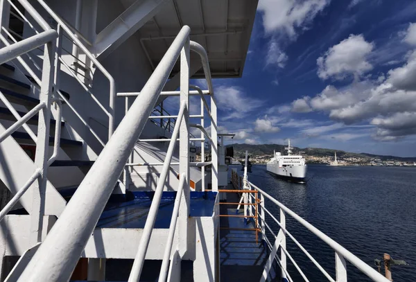 Itália Sicília Messina Vista Cidade Porto Dos Ferryboats Que Ligam — Fotografia de Stock