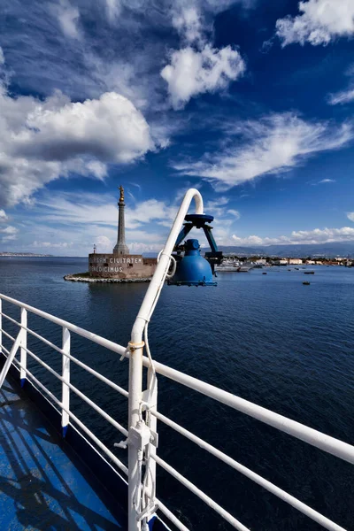 Italië Sicilië Messina Het Madonna Standbeeld Bij Ingang Van Haven — Stockfoto