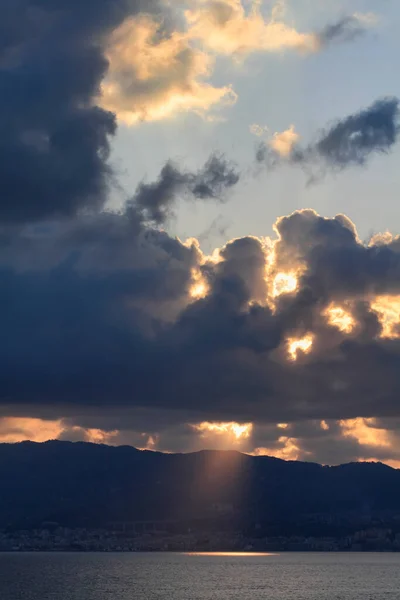 Talya Sicilya Messina Sicilya Kıyıları Gün Batımında Sicilya Kanalı Ndan — Stok fotoğraf