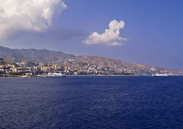 Italië Sicilië Kanaal Uitzicht Messina Veerboten Die Sicily Verbinden Met — Stockfoto