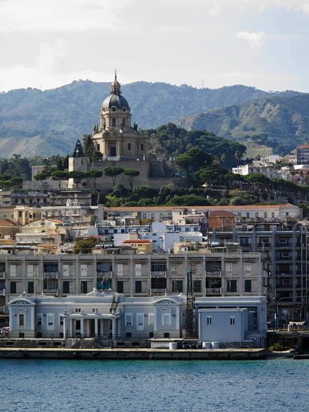 Italië Sicilië Messina Uitzicht Stad Kathedraal Vanuit Haven — Stockfoto