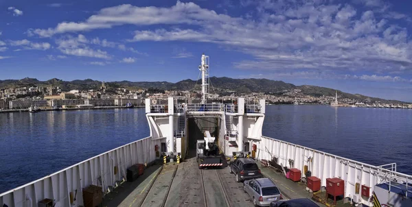 Itália Sicília Messina Vista Cidade Porto Partir Ferryboat Que Liga — Fotografia de Stock