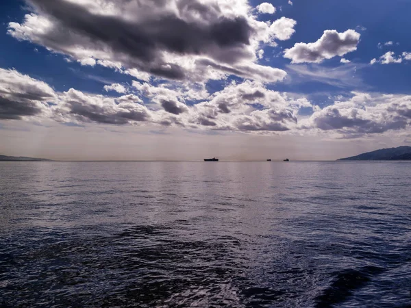 Talya Sicilya Messina Sicilya Kanalı Nda Kargo Gemileri — Stok fotoğraf