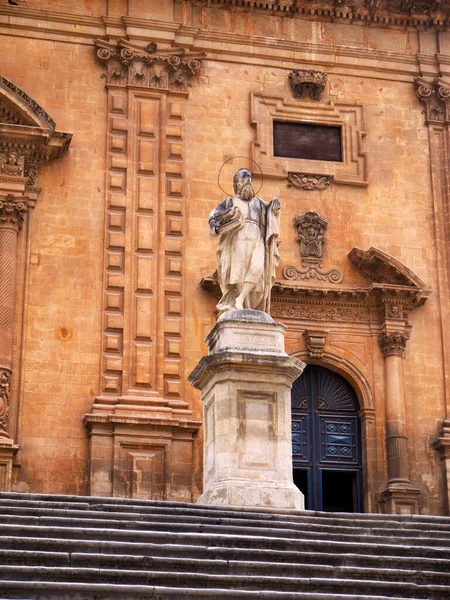 Italië Sicilië Modica Provincie Ragusa Sint Pieterskathedraal Barokke Gevel Standbeeld — Stockfoto