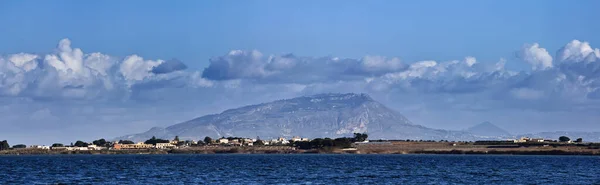 Talya Sicilya Mozia Trapani Kıyı Şeridinin Panoramik Manzarası Tepedeki Erice — Stok fotoğraf