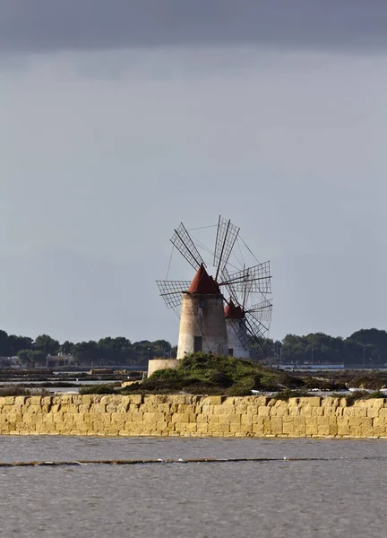 Italy Sicily Marsala Trapani Mozia Salt Flats Windmills — Stock Photo, Image