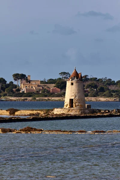 Italië Sicilië Marsala Trapani Mozia Zoutvlaktes Een Oude Windmolen — Stockfoto