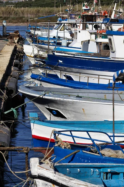 Италия Sicily Portopalo Capo Passero Рыболовные Лодки Порту — стоковое фото