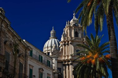İtalya, Sicilya, Ragusa İbla, St. George Katedrali ve barok binaları