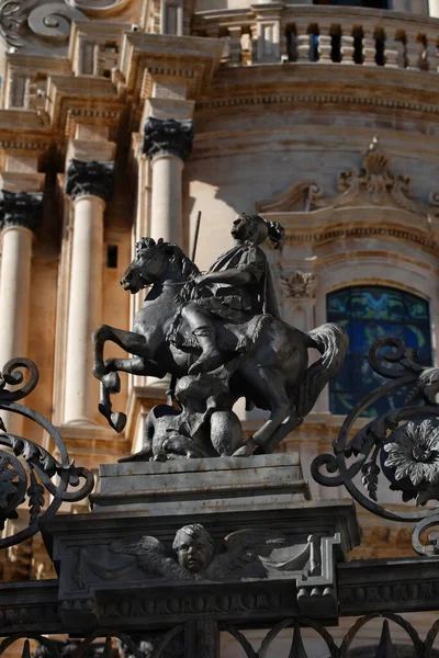 Italy Sicily Ragusa Ibla George Cathedral George Iron Statue Entrance — Stock Photo, Image