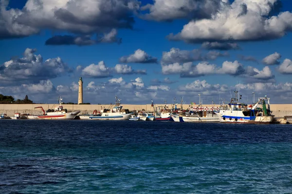 Olaszország Szicília Tirrén Tenger Halászhajók Vito Capo Kikötőjében Trapani — Stock Fotó