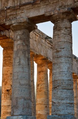 İtalya, Sicilya, Segesta, Yunan Tapınağı sütunları