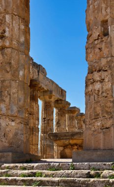 İtalya, Sicilya, Selinunte, Yunan Hera Tapınağı (MÖ 409).)