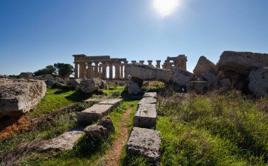 İtalya, Sicilya, Selinunte, Yunan Hera Tapınağı (MÖ 409).)