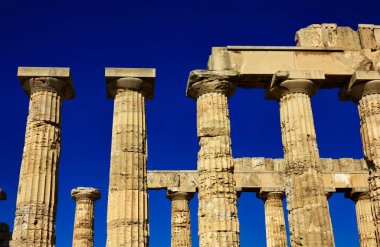 İtalya, Sicilya, Selinunte, Yunan Hera Tapınağı sütunları (MÖ 409).)