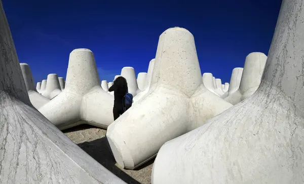 Italia Sicilia Provincia Messina Tetrapodi Cemento Sulla Spiaggia Nei Pressi — Foto Stock